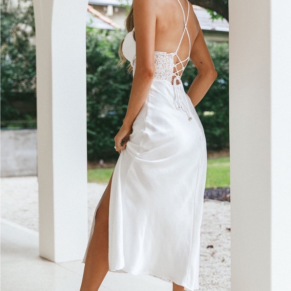 Selfie Leslie- Golden Era Cowl Neck Lace Waist Midi Dress White - Picture 2 of 6